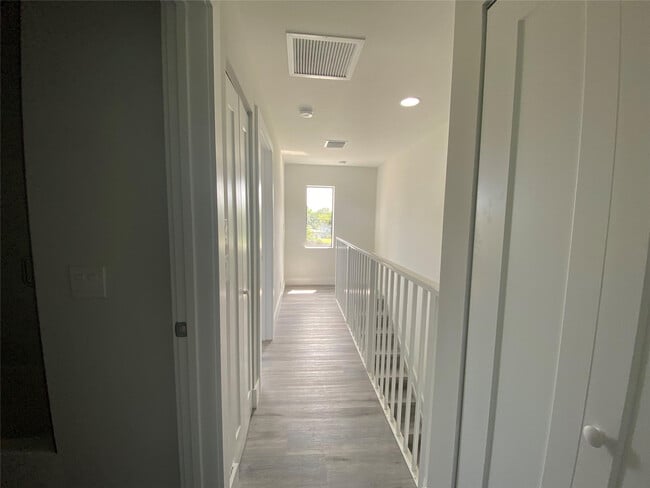 Building Photo - 5615 Polk St