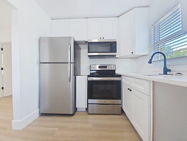 Building Photo - 1035 15th Ave S