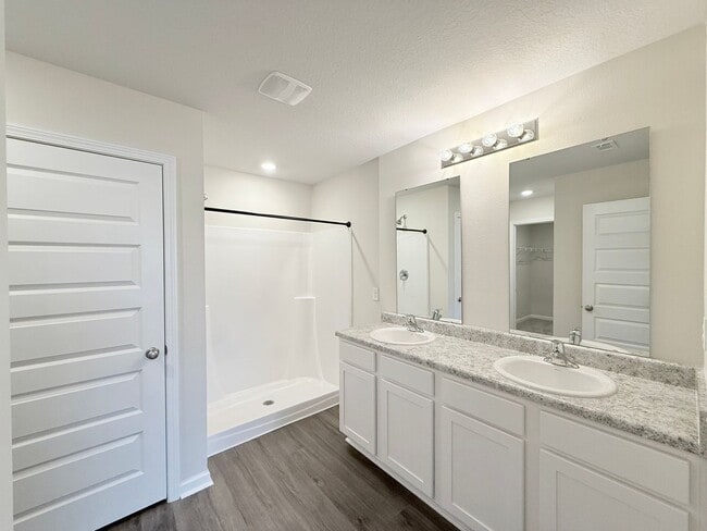 Building Photo - 4-Bedroom Home - Community Park/Splash Pad