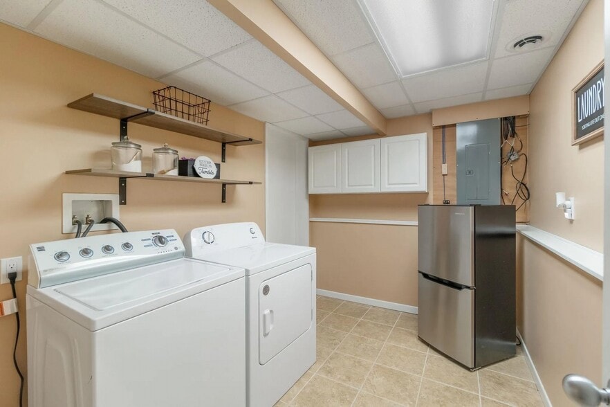 Building Photo - 1429 Columbus Dr