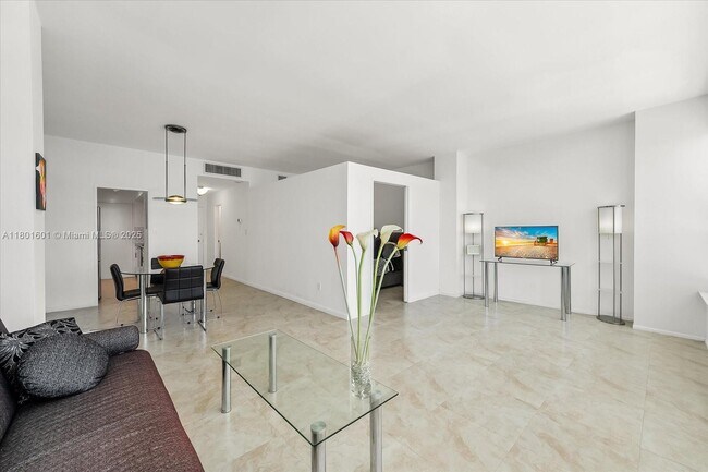 Building Photo - 4925 Collins Ave