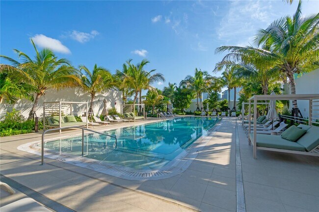 Building Photo - 2200 Brickell Ave