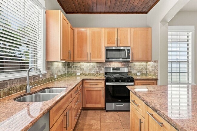 Building Photo - 305 Zennia St