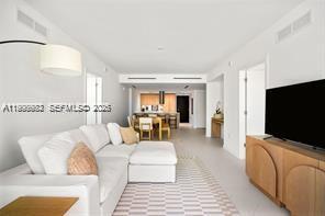 Building Photo - 9901 W Bay Harbor Dr