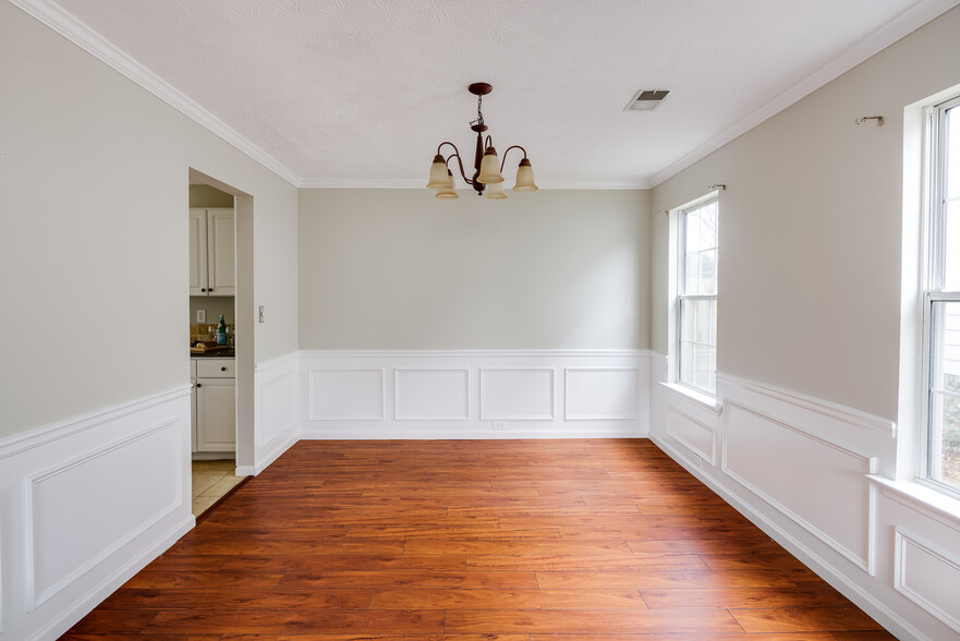 Building Photo - 13005 Crabapple Lake Dr