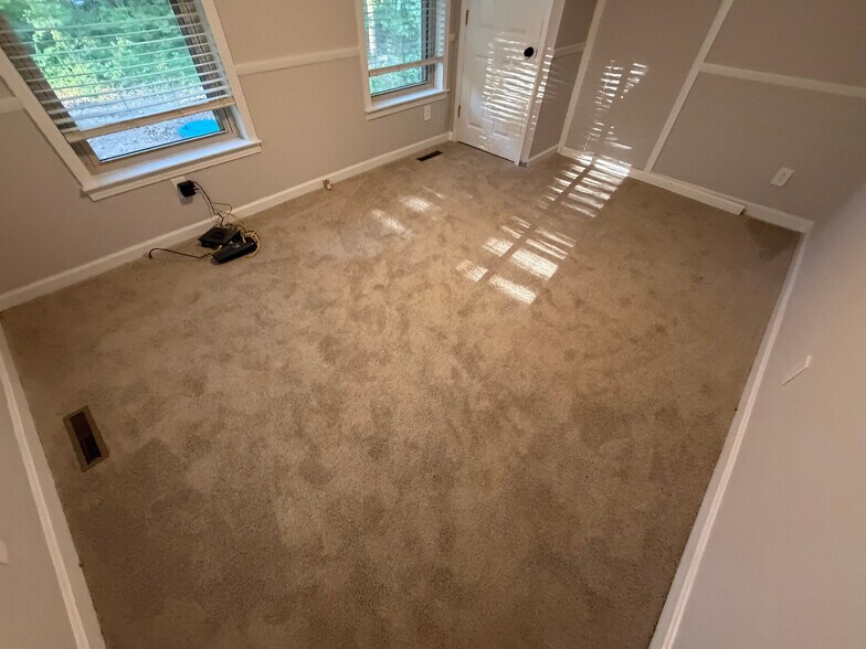 Building Photo - Room in House on Cox Mill Rd