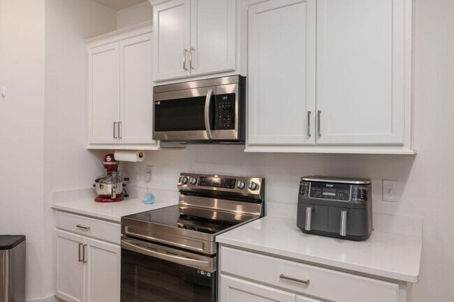 Building Photo - 3 Bedroom plus office/flex space in Crestv...