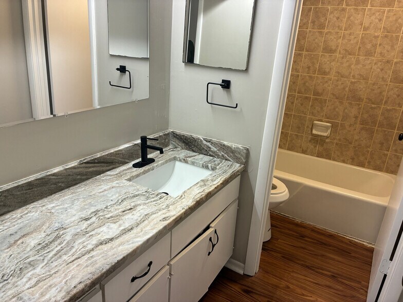 Building Photo - Room in Townhome on Terrace Trail