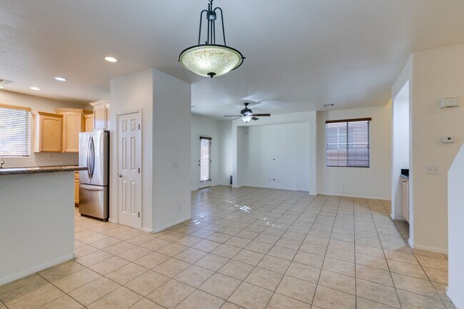 Building Photo - Great 3 bedroom house with a large loft an...
