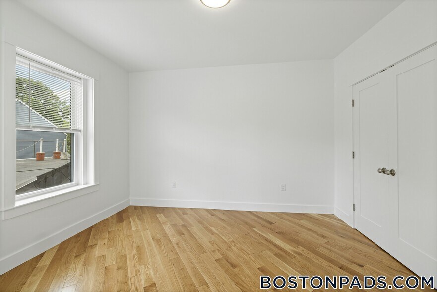 Building Photo - 406 Columbia St