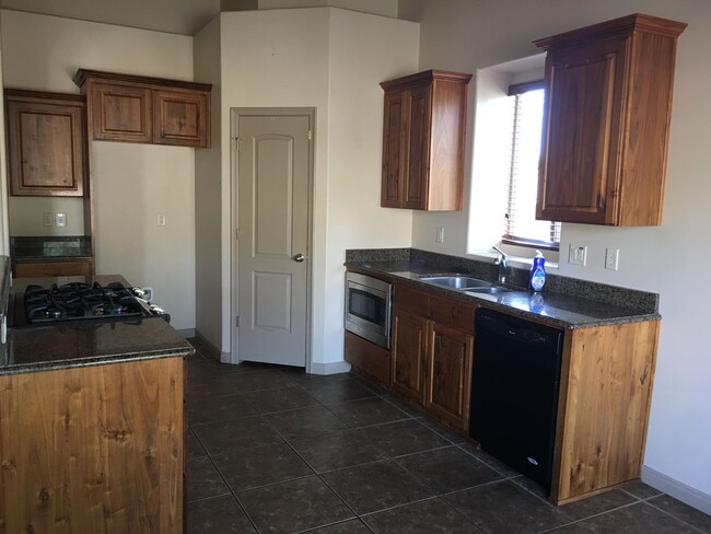 Building Photo - Five Bedroom Home in Washington Fields