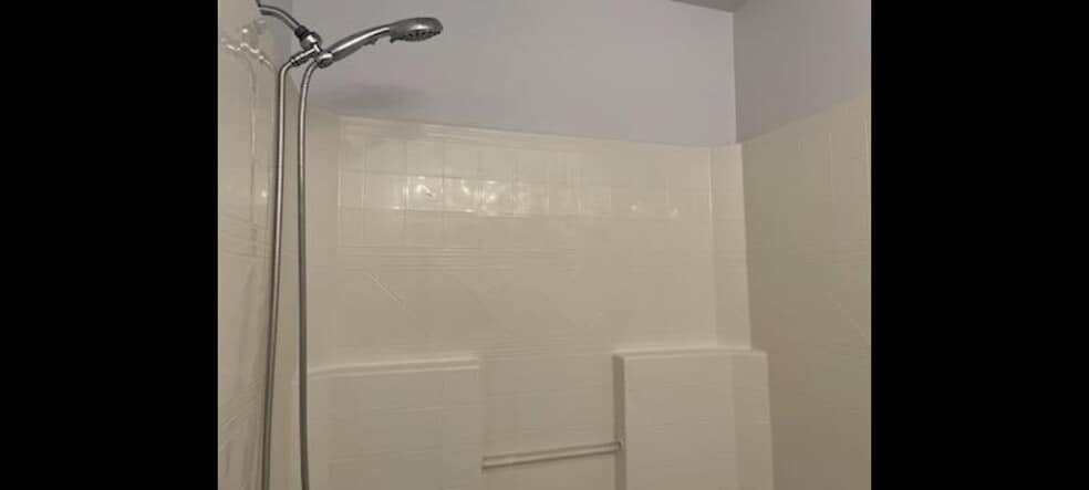 Shower - 803 N 20th Ave