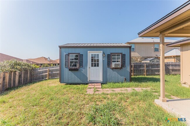 Building Photo - 2302 Terry Dr
