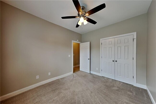 Building Photo - 401 Oscar Way