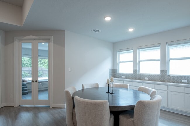 Building Photo - 16 Mariposa Wds Dr