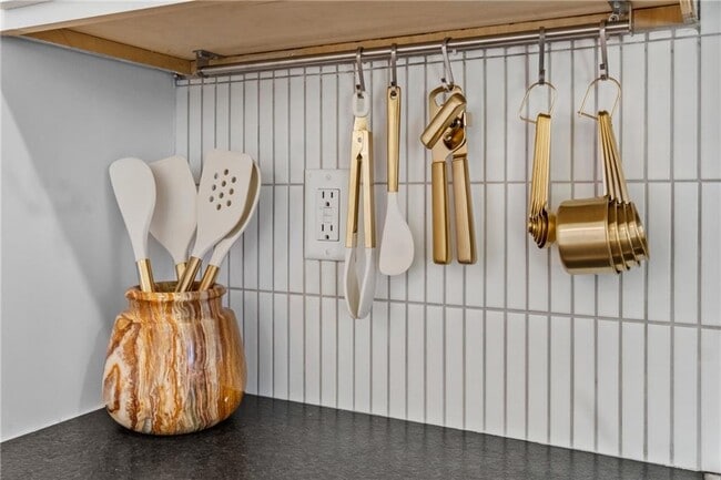 Building Photo - 913 S Wichita Ave