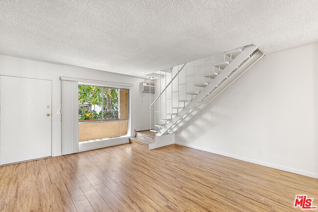 Primary Photo - 2332 S Beverly Glen Blvd