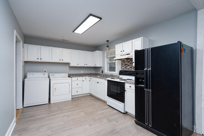 Building Photo - 113 Crestview Dr