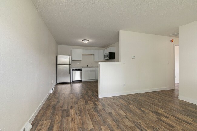 Building Photo - 1 Bedroom | 1 Bathroom | Apartment | Located In the Heart of Downtown and Near Campus's