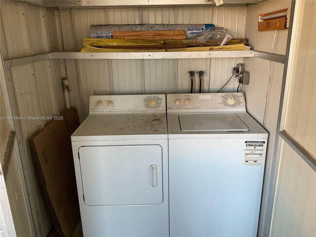 Building Photo - 516 Saxony Dr