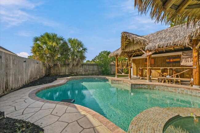 Building Photo - 4704 Broadmoor Dr