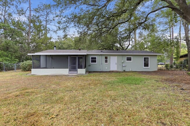 Building Photo - 3 bedroom 2 bath house in Northwood Pines