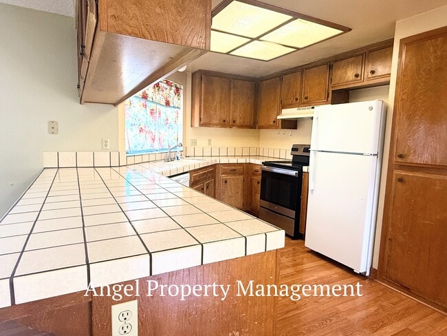 Building Photo - 2208 Begonia Ct