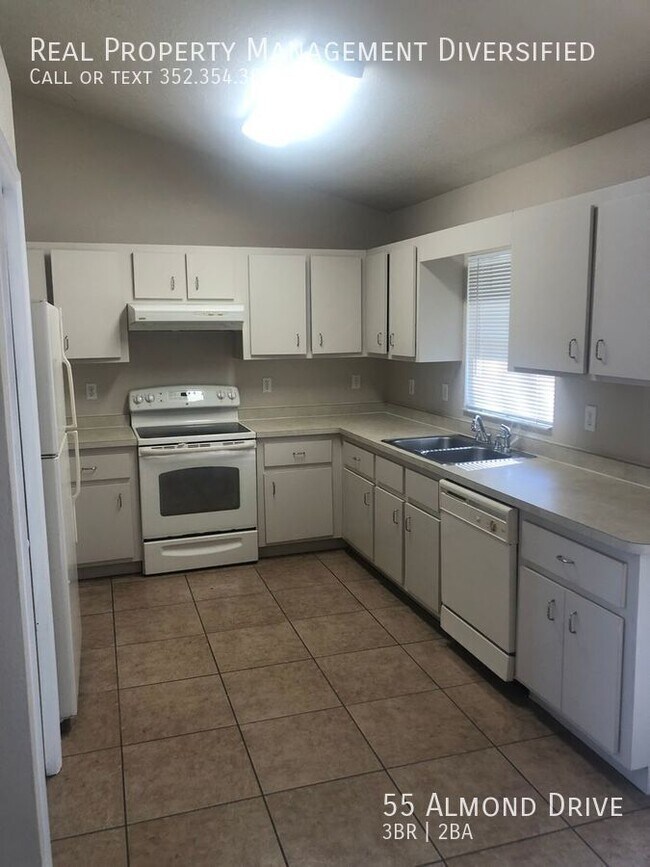 Building Photo - 55 Almond Dr