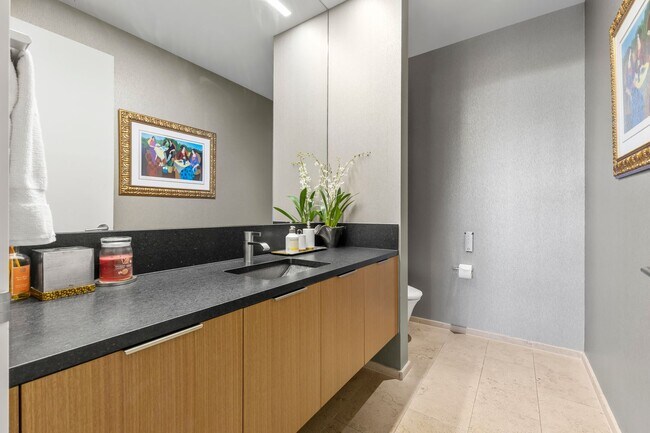 Building Photo - Park Lane 5305 - 3BR w/Swimming Pool and Yard!