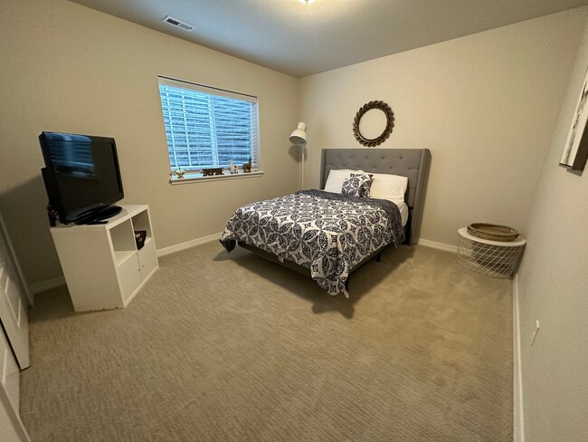 Building Photo - STUNNING HOME IN FLYING HORSE! CLOSE TO PO...
