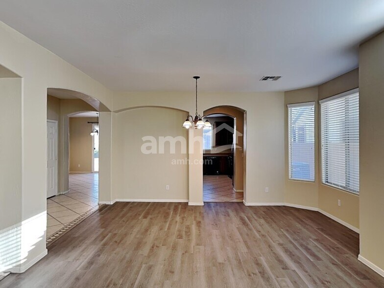 Building Photo - 15018 W Aster Dr
