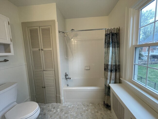 Building Photo - 3417 Plymouth Pl