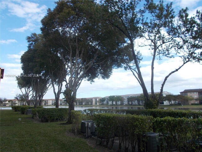 Building Photo - 701 SW 141st Ave