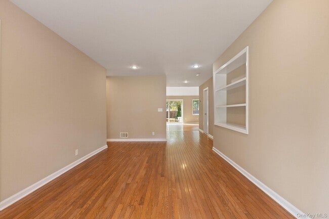 Building Photo - 19 Rockledge Rd