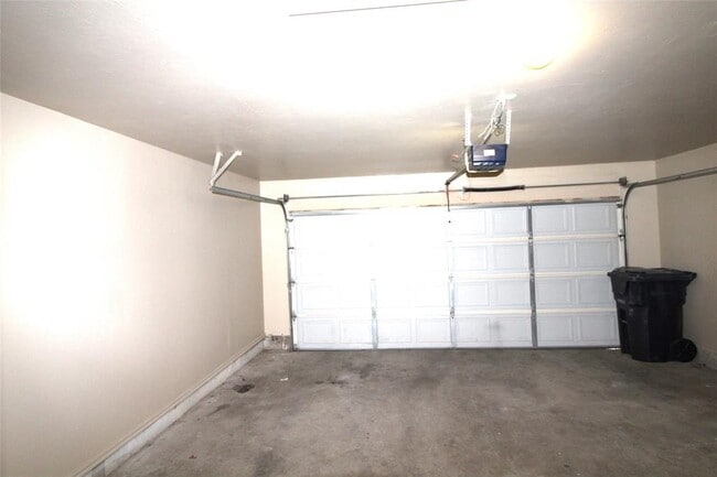 Building Photo - 4510 SE 77th St