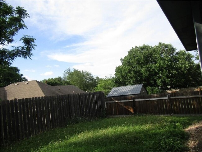 Building Photo - 4904 Gnarled Oak Cove