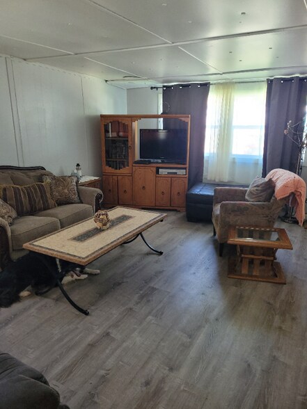 Building Photo - 10 9th Ave