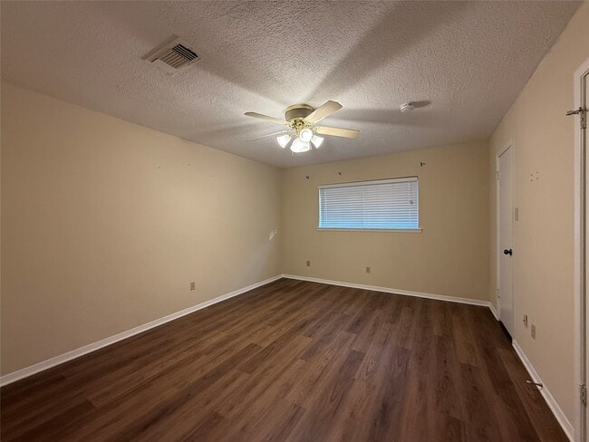 Building Photo - 15307 Pebble Lake Dr