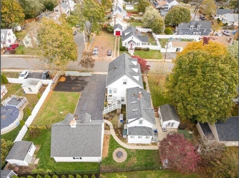 Building Photo - 8 Auburn Ct