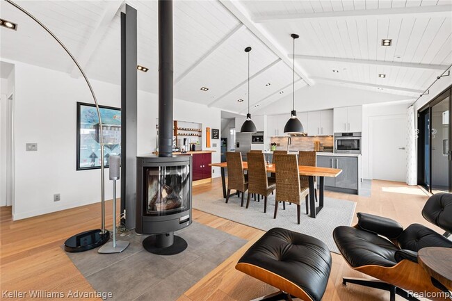 Building Photo - 284 Eliot St