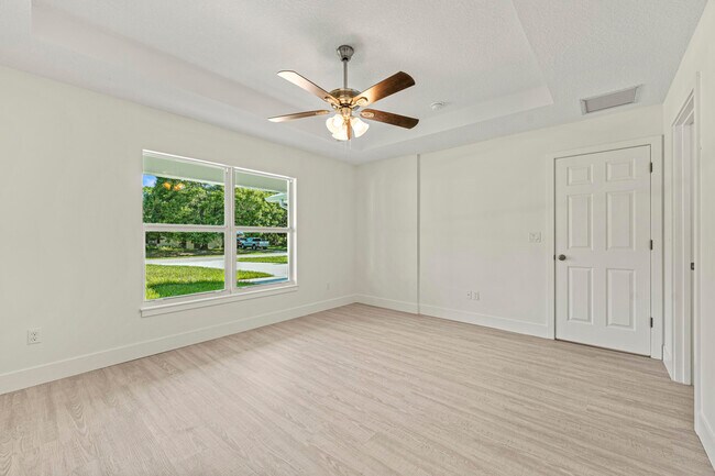 Building Photo - 7401 Donlon Rd