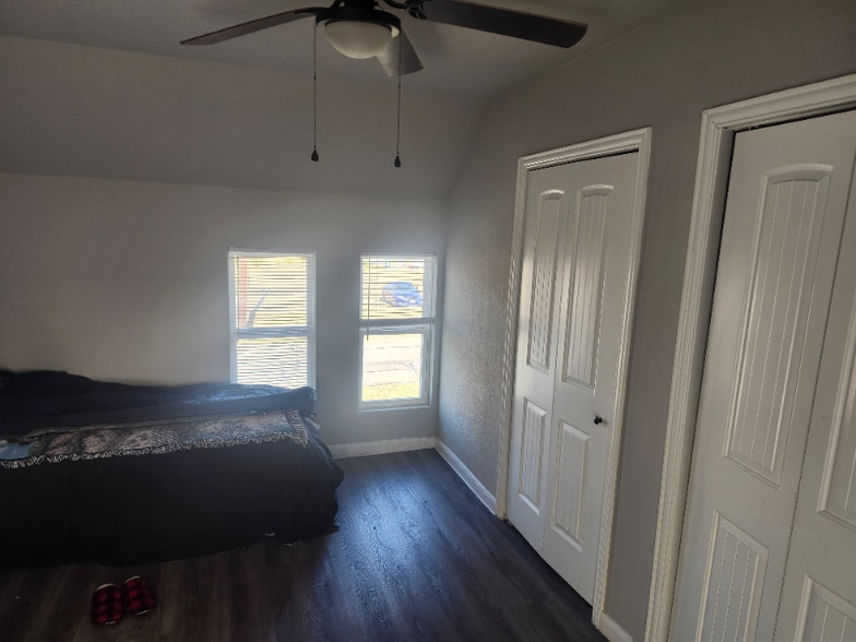 Building Photo - 714 E Lamar St