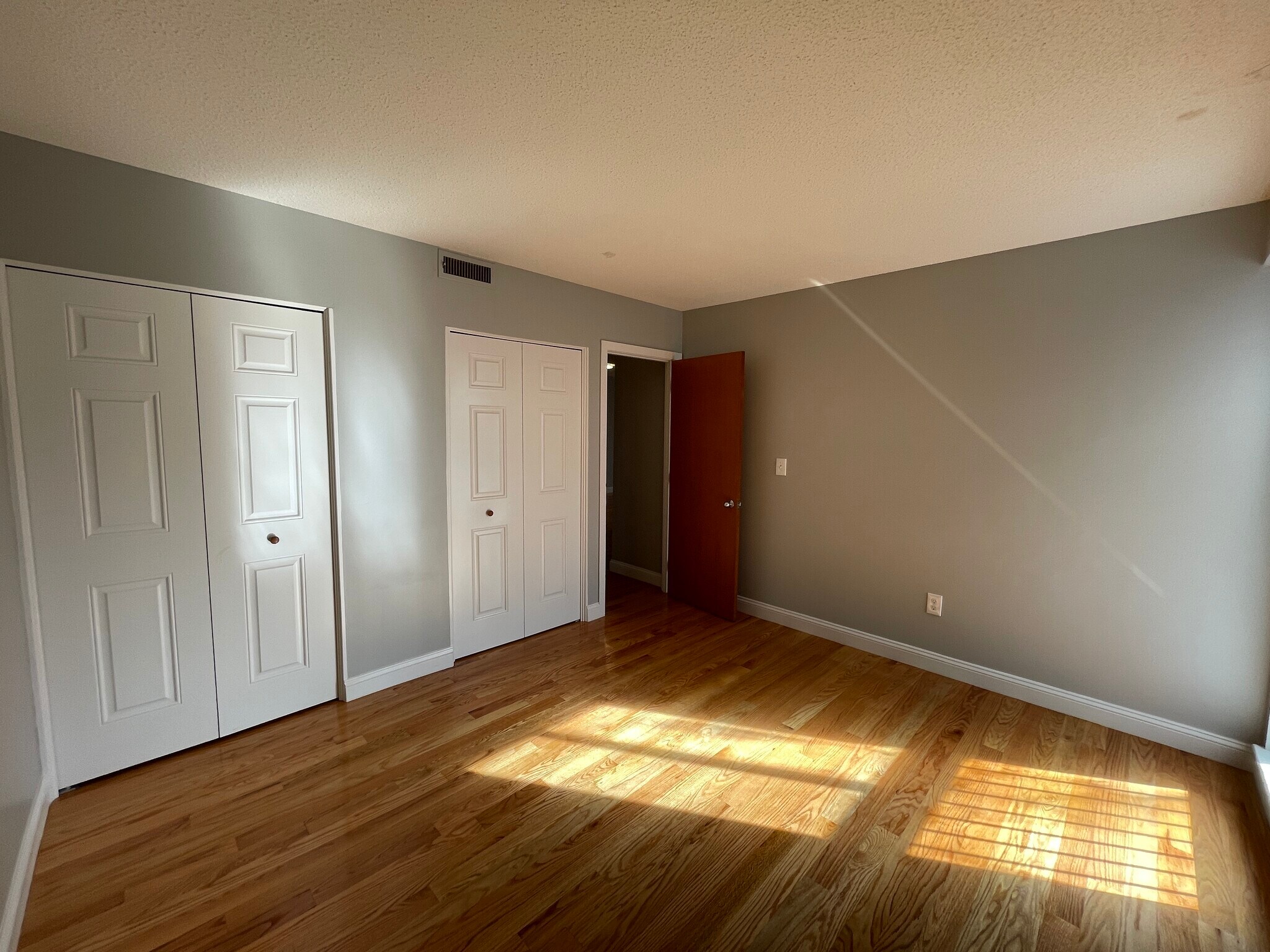 Building Photo - 1850 Beacon St