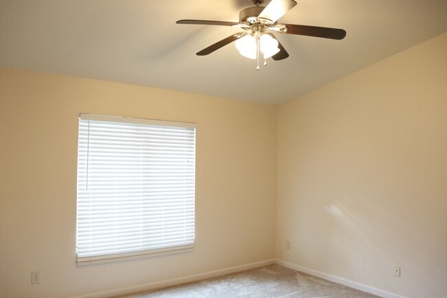 Building Photo - Three bedroom home in Canyon de Flores