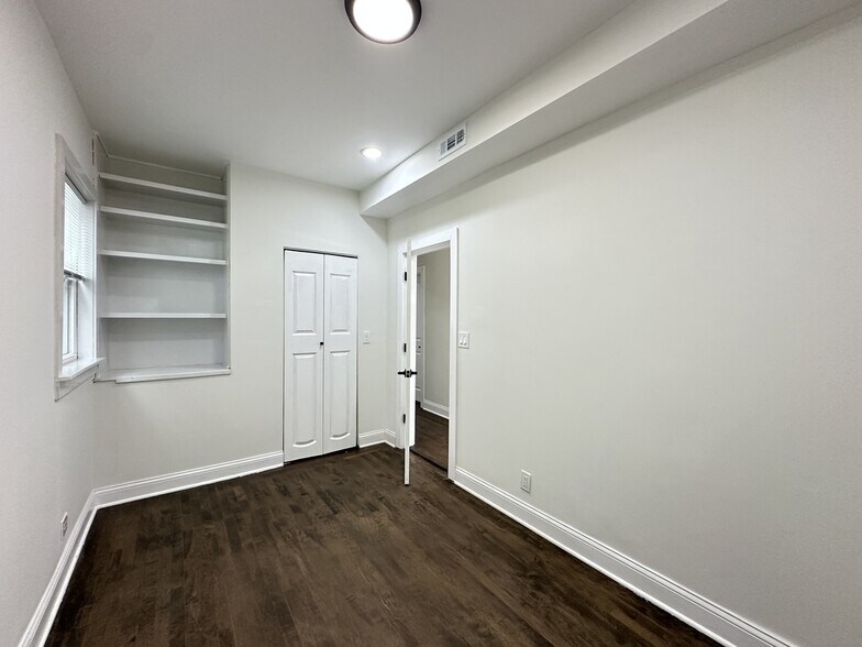 Building Photo - 2317 N Keeler Ave