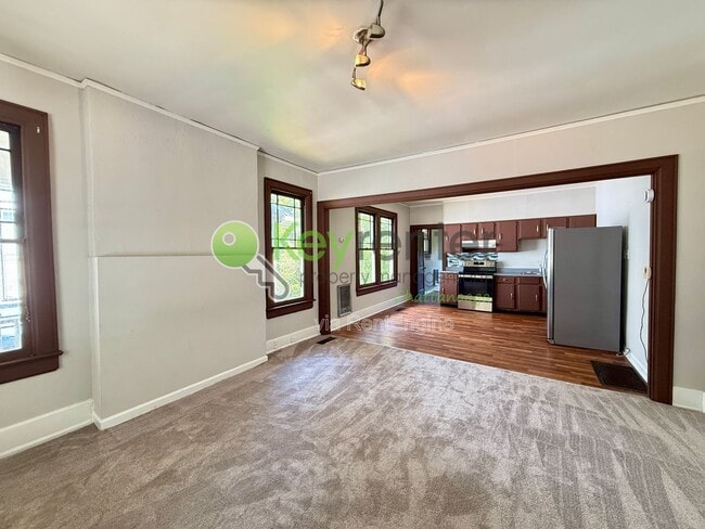 Building Photo - 112 S Seminole Dr