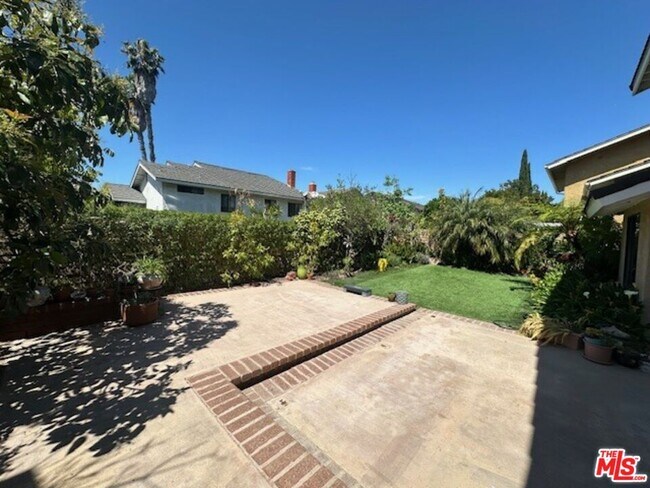 Building Photo - 6501 Bradley Pl