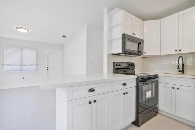 Building Photo - 2 bedroom in North Miami FL 33161