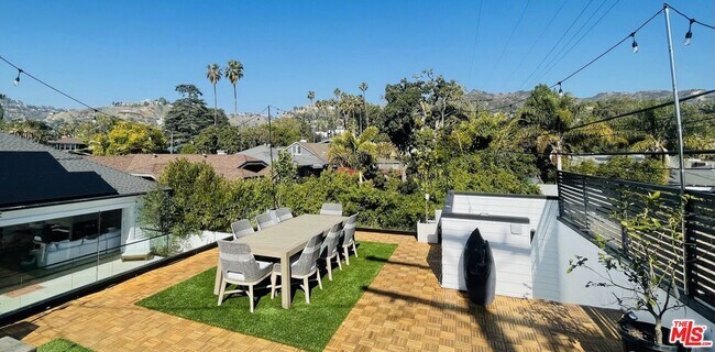 Building Photo - 1524 N Sierra Bonita Ave