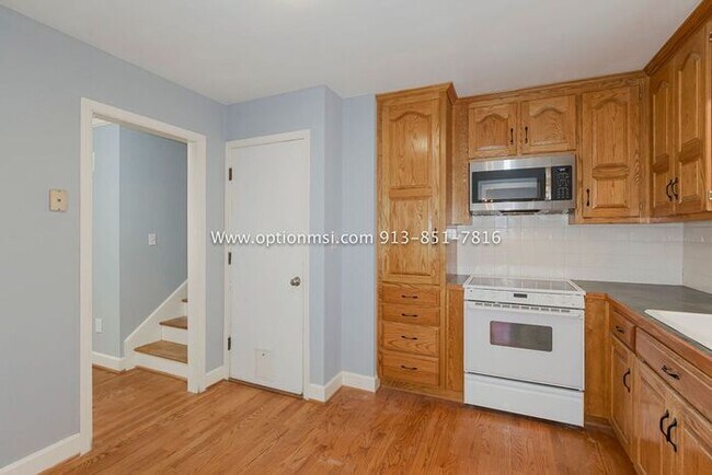 Building Photo - Ready for immediate move-in!